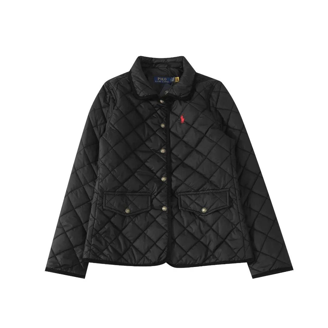 P350 #R53 Ralph Lauren Diamond Quilted Cotton Clothes Women's Tops Retro college style, classic diamond quilting, retro and warmth coexist. When delicate quilting stitches meet the three-dimensional diamond pattern, a warm cotton jacket with a college atmosphere. Exquisite details interpret autumn and winter textured outfits. 4-color versatile style, easy to control various occasions. Black classic｜Low-key high-end that never goes wrong Navy blue is calm | Quiet and intellectual temperament; Khaki is gentle | Creates a warm retro atmosphere; White is fresh | A touch of light halo in winter. Ingenuity is evident in the details, and the quality is at your fingertips. Customized metal buttons embellish the placket. Exquisite embroidery on the chest highlights the brand genes. 120g high-fill cotton is evenly filled. Commuting scene: Pair with straight trousers + loafers. Casual everyday: layered knitted skirt + short boots. College style: combination of jeans + canvas shoes. This winter, let the diamond pattern add elegance to you. Use a classic cotton coat to write your own retro fashion narrative. Color: Navy blue, black, white, khaki. Size: S M L XL. Bust: 107 111 115 119. Length: 65 66 67 68 Sleeve length: 64 64 64 64 Shoulder width: 42 43 44 45 S size: recommended within 100 catties M size: recommended within 120 catties L size: recommended within 140 catties XL size: recommended within 160 catties